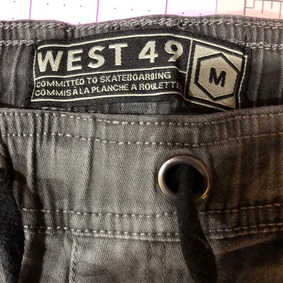 EUC Men’s West 49 Camo Joggers - Picture 2 of 7